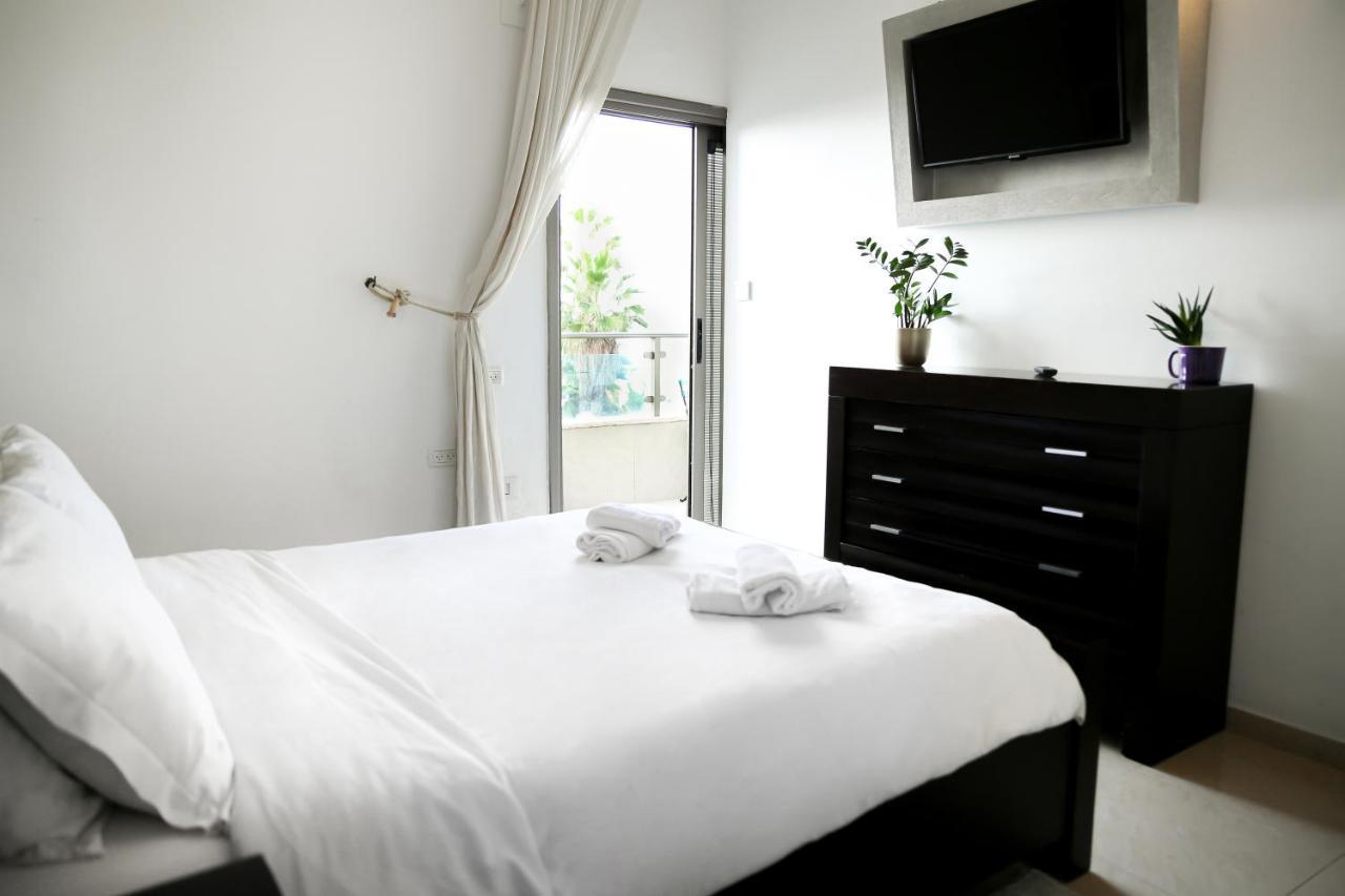 Sea View Apartment Prime Location On The Beach 텔아비브 외부 사진