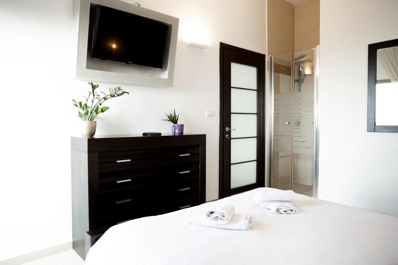 Sea View Apartment Prime Location On The Beach 텔아비브 외부 사진