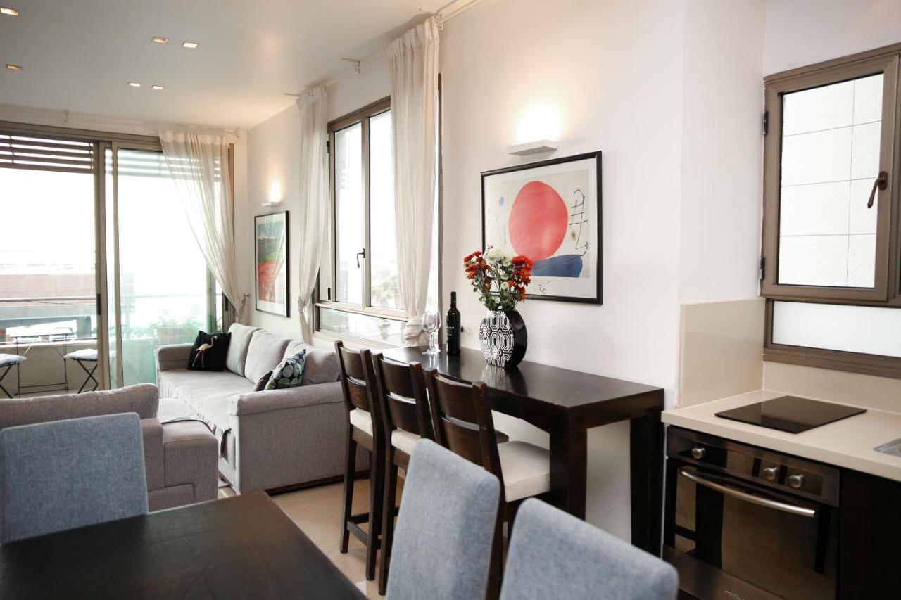 Sea View Apartment Prime Location On The Beach 텔아비브 외부 사진