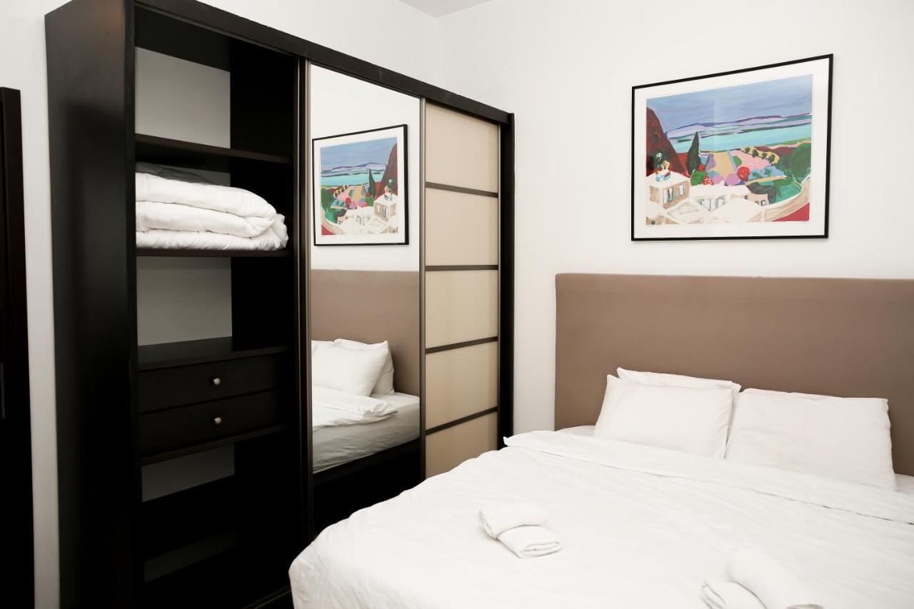 Sea View Apartment Prime Location On The Beach 텔아비브 외부 사진