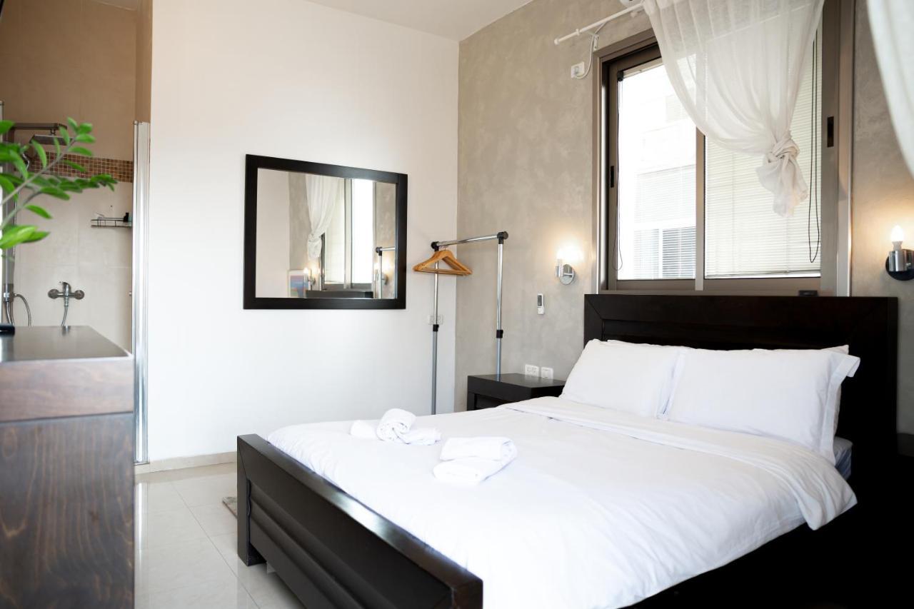 Sea View Apartment Prime Location On The Beach 텔아비브 외부 사진