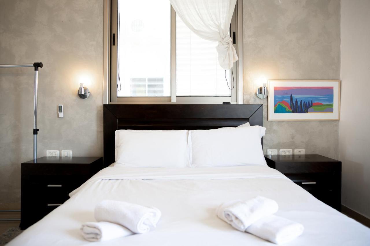 Sea View Apartment Prime Location On The Beach 텔아비브 외부 사진
