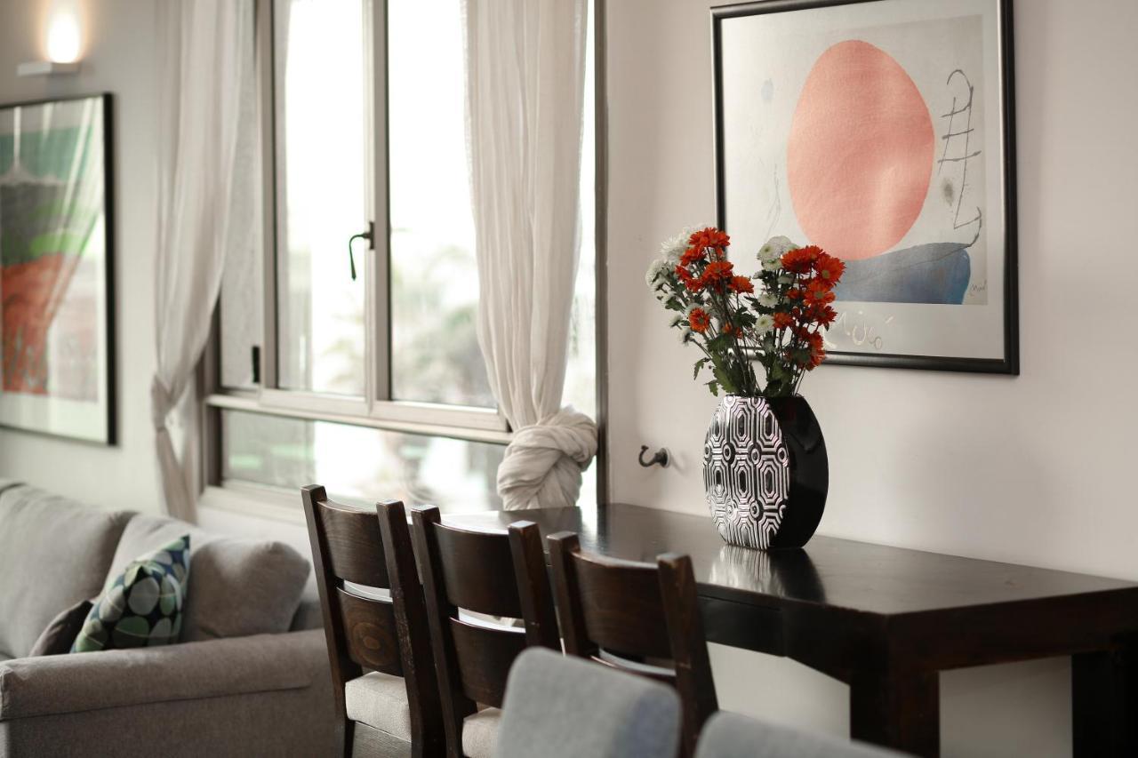 Sea View Apartment Prime Location On The Beach 텔아비브 외부 사진