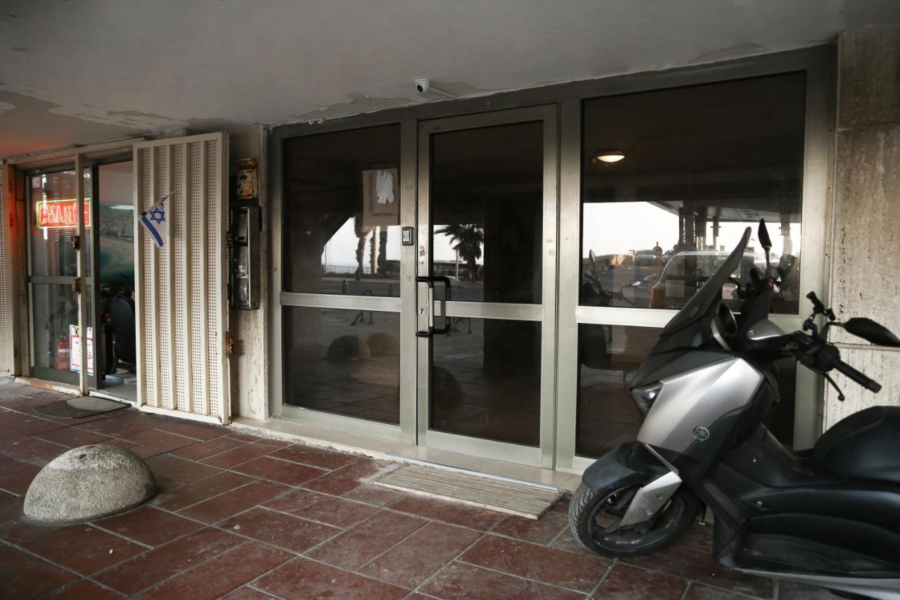 Sea View Apartment Prime Location On The Beach 텔아비브 외부 사진