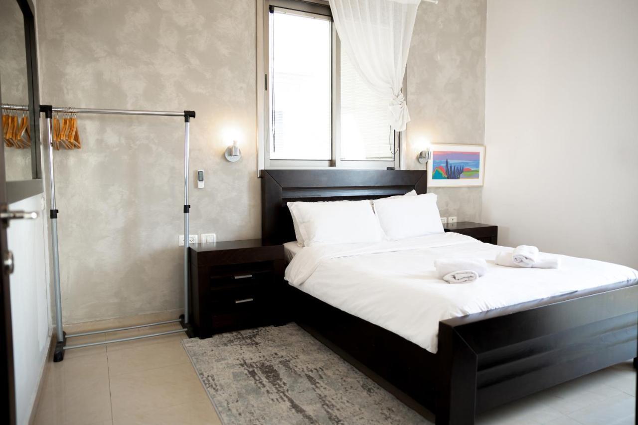 Sea View Apartment Prime Location On The Beach 텔아비브 외부 사진