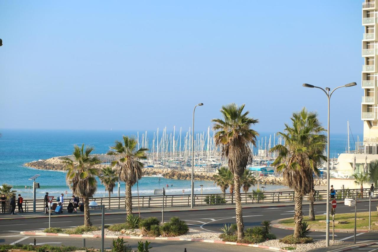 Sea View Apartment Prime Location On The Beach 텔아비브 외부 사진