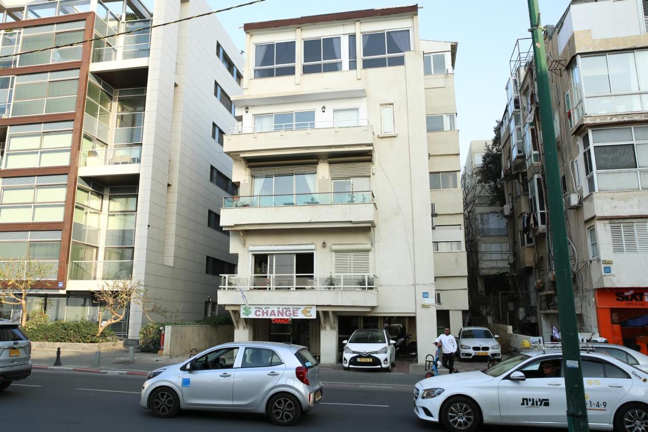 Sea View Apartment Prime Location On The Beach 텔아비브 외부 사진