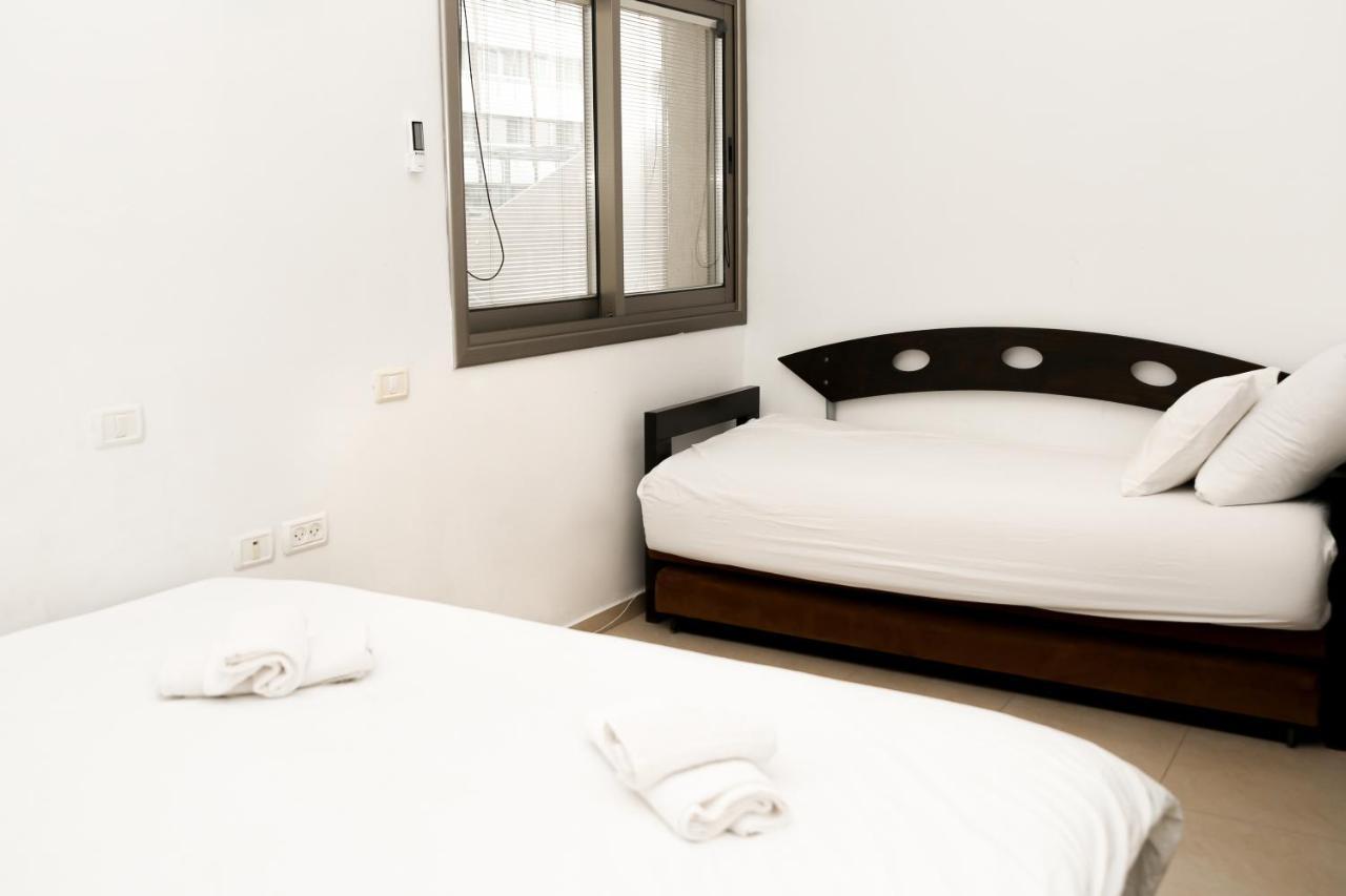 Sea View Apartment Prime Location On The Beach 텔아비브 외부 사진