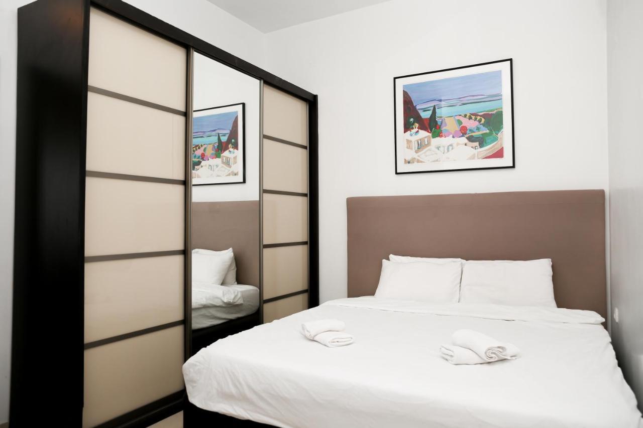 Sea View Apartment Prime Location On The Beach 텔아비브 외부 사진
