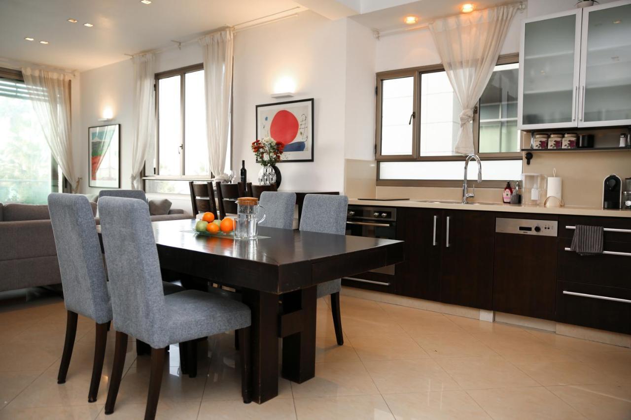 Sea View Apartment Prime Location On The Beach 텔아비브 외부 사진