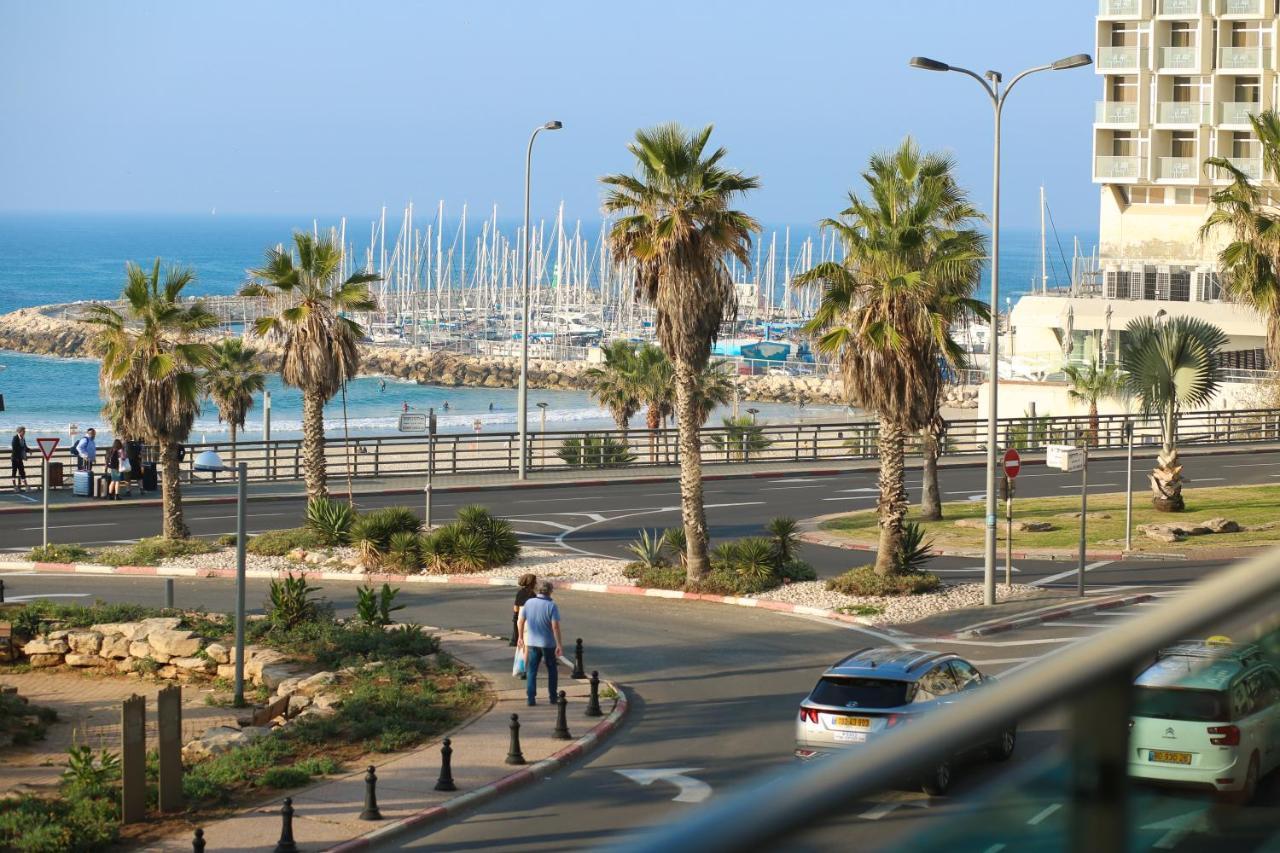 Sea View Apartment Prime Location On The Beach 텔아비브 외부 사진